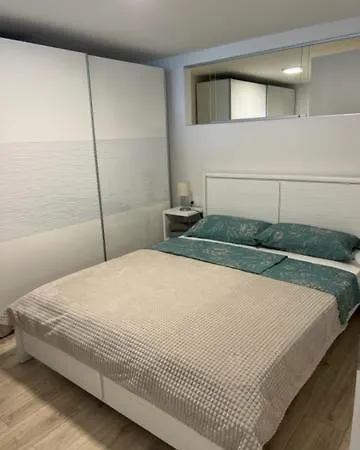 Art Apartma Lucija Apartment